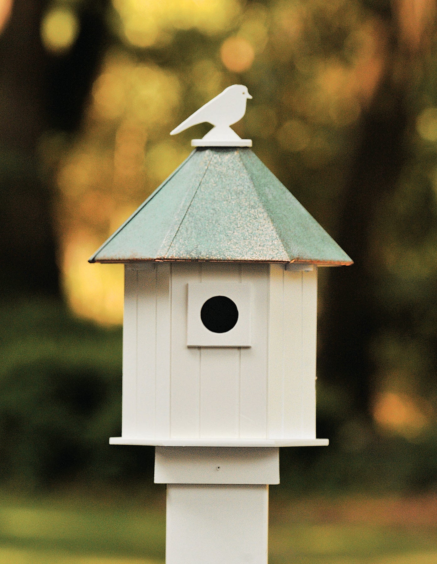 Birdhouse with Bird Finial – Charleston Gardens